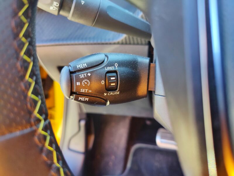 PEUGEOT 208 II e-208 136cv GT LINE GARANTIE 2 ANS