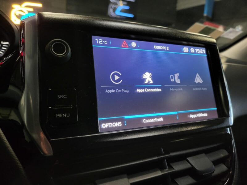 PEUGEOT 208 1.2 PureTech 82cv SIGANTURE REGULATEUR / CARPLAY
