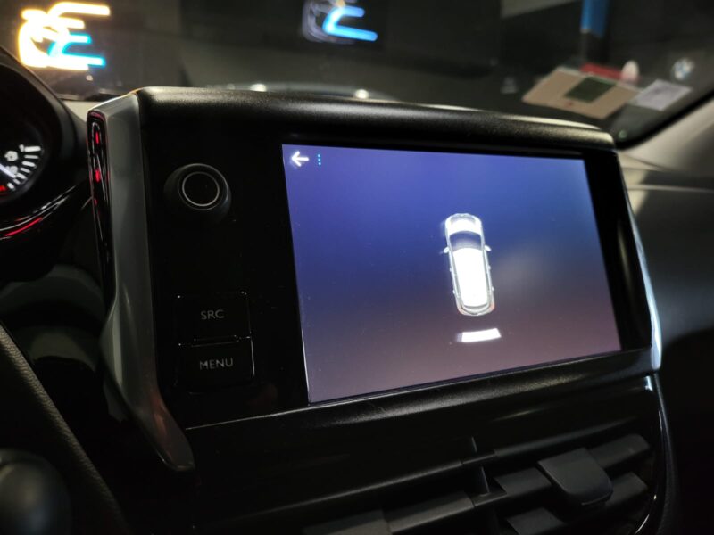 PEUGEOT 208 1.2 PureTech 82cv SIGANTURE REGULATEUR / CARPLAY