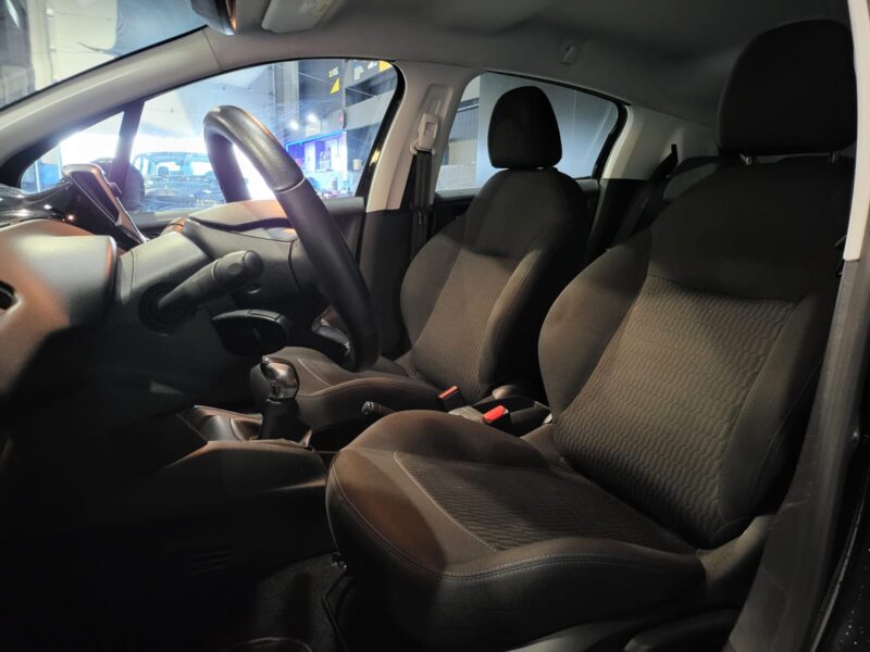 PEUGEOT 208 1.2 PureTech 82cv SIGANTURE REGULATEUR / CARPLAY