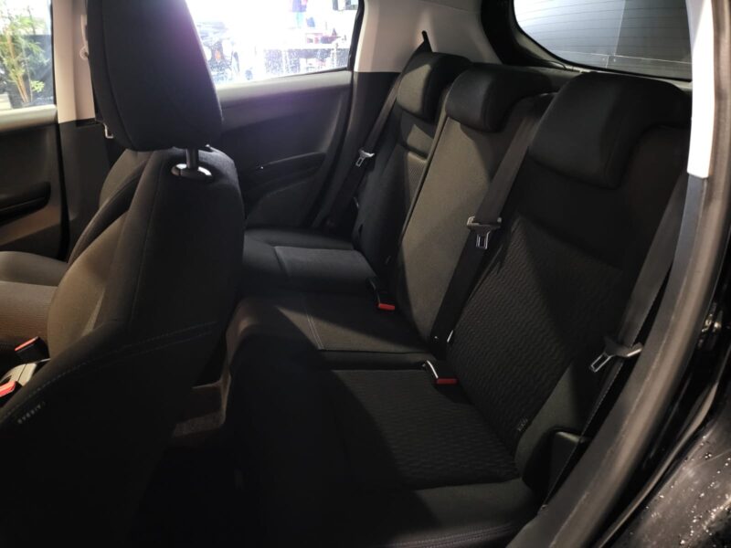 PEUGEOT 208 1.2 PureTech 82cv SIGANTURE REGULATEUR / CARPLAY