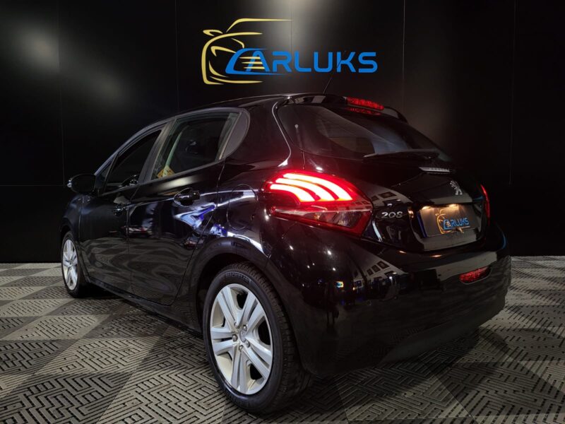 PEUGEOT 208 1.2 PureTech 82cv SIGANTURE REGULATEUR / CARPLAY