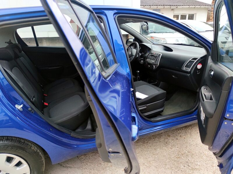 HYUNDAI i20 I 2013