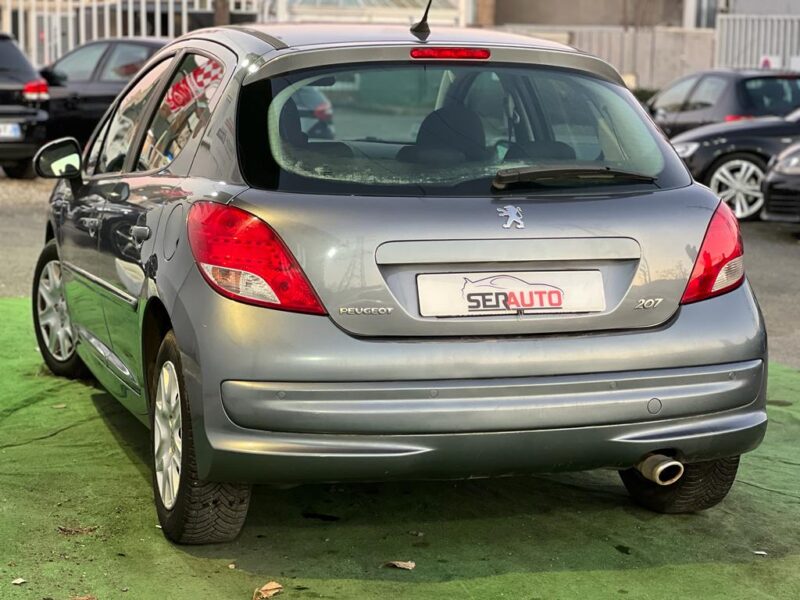 PEUGEOT 207 2010