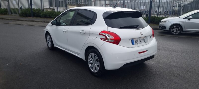 Peugeot 208 1.6 E-HDI 92CH BVM5 STYLE