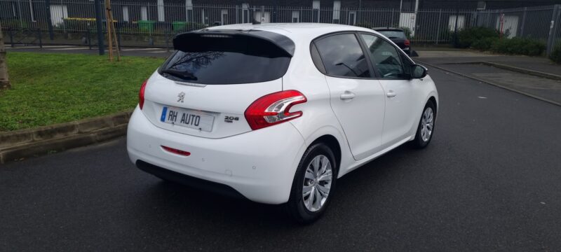 Peugeot 208 1.6 E-HDI 92CH BVM5 STYLE