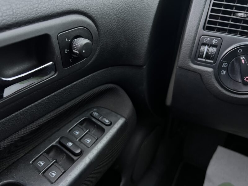 VOLKSWAGEN GOLF 4 IV 1.6 102 Cv 1ERE MAIN BOITE AUTOMATIQUE 68 700 Kms ORIGINE FRANCE - Garantie1an