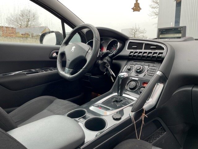 PEUGEOT 3008 2011