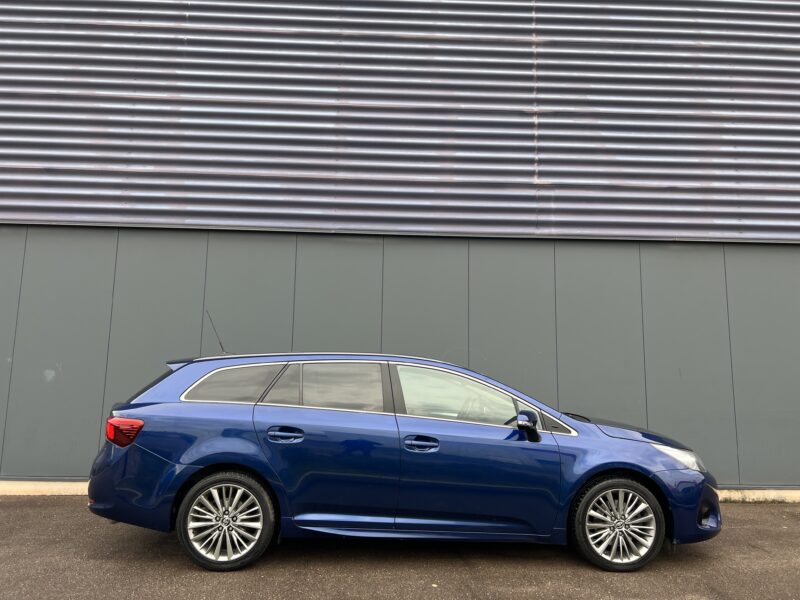 TOYOTA AVENSIS 2.0 D-4D DYNAMIC TOURING 143CH 1ER M