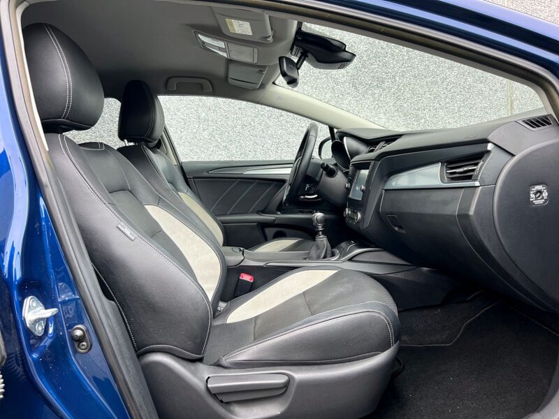 TOYOTA AVENSIS 2.0 D-4D DYNAMIC TOURING 143CH 1ER M