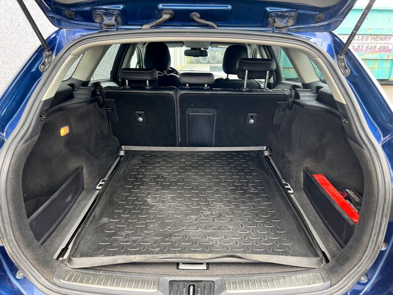 TOYOTA AVENSIS 2.0 D-4D DYNAMIC TOURING 143CH 1ER M