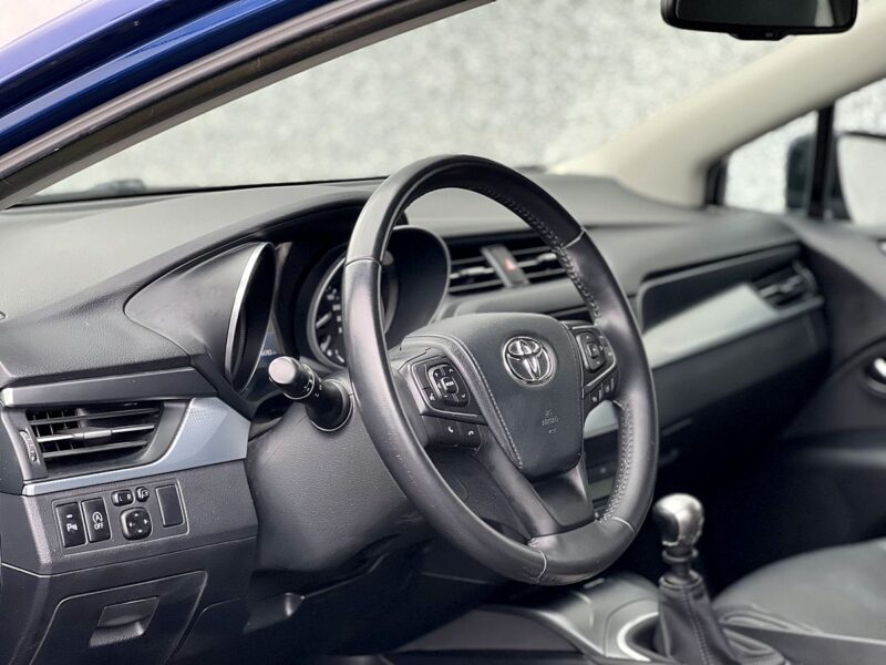 TOYOTA AVENSIS 2.0 D-4D DYNAMIC TOURING 143CH 1ER M