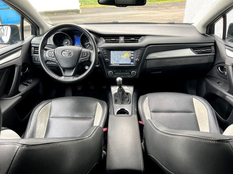 TOYOTA AVENSIS 2.0 D-4D DYNAMIC TOURING 143CH 1ER M