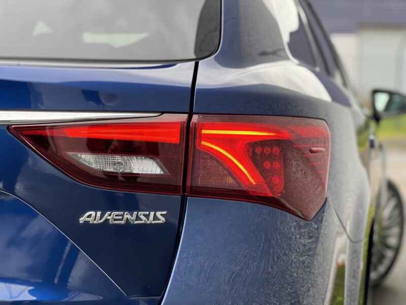 TOYOTA AVENSIS 2.0 D-4D DYNAMIC TOURING 143CH 1ER M