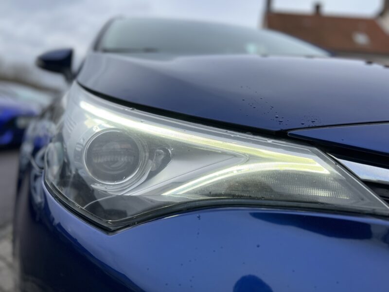 TOYOTA AVENSIS 2.0 D-4D DYNAMIC TOURING 143CH 1ER M