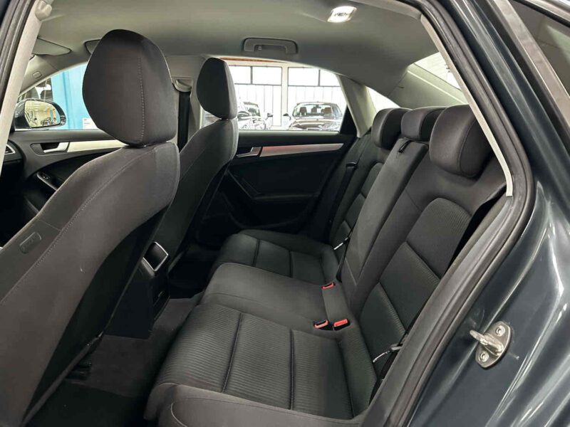 AUDI A4 B8 2.0 TDI 143ch DPF Ambiente