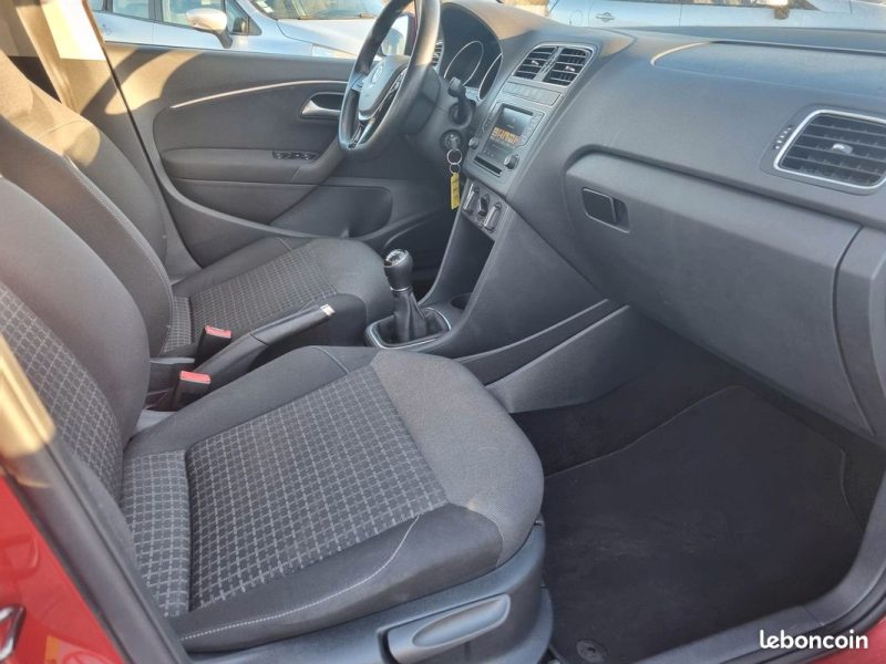 VOLKSWAGEN POLO V 2015