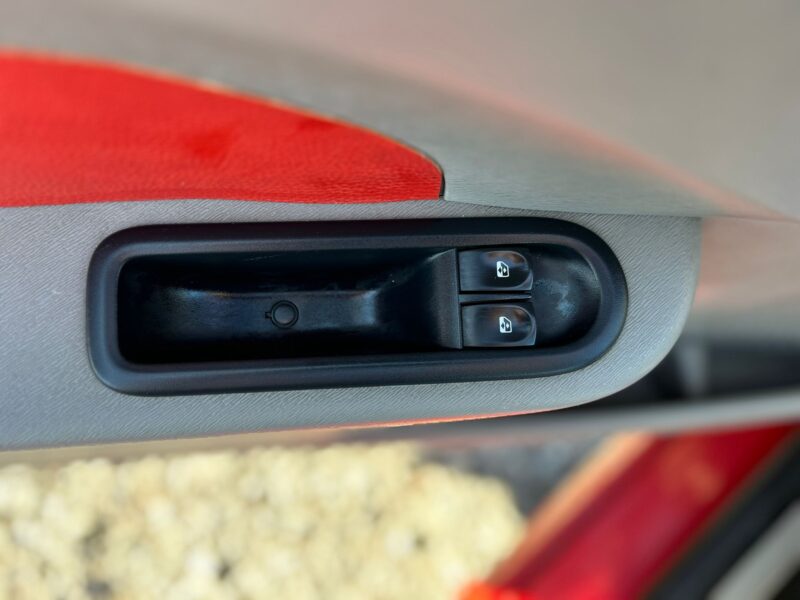 RENAULT TWINGO II 2009