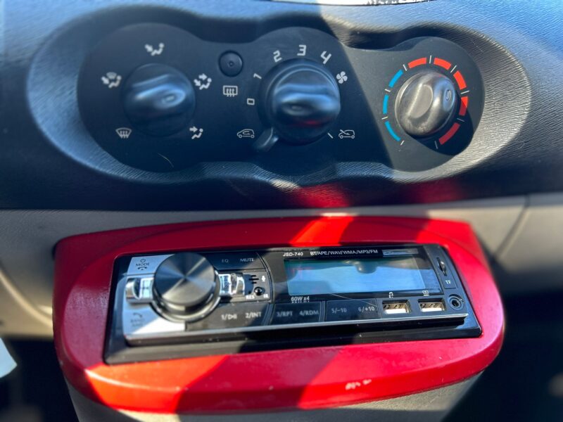 RENAULT TWINGO II 2009