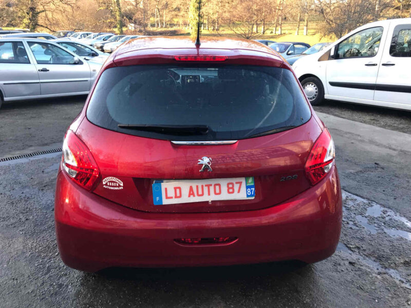 PEUGEOT 208  2014