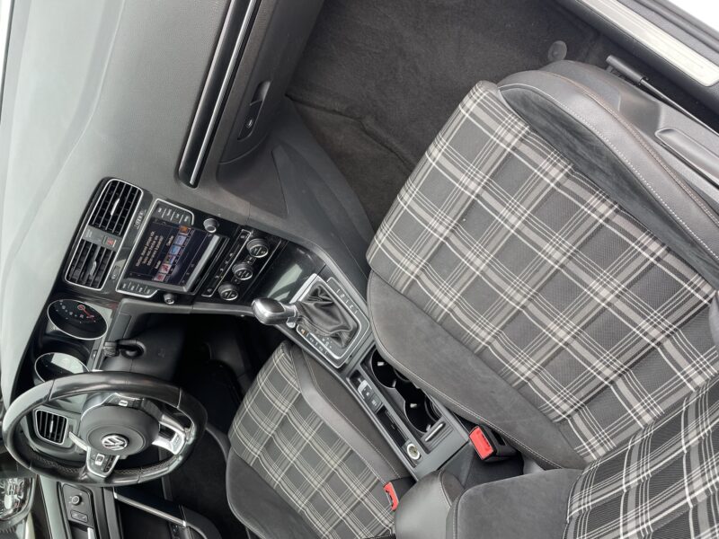 VOLKSWAGEN GOLF 2015