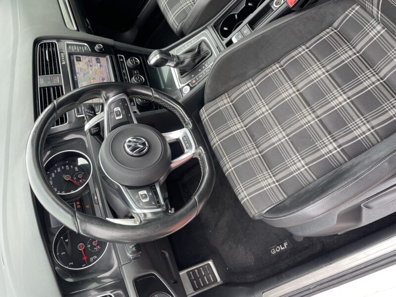 VOLKSWAGEN GOLF 2015