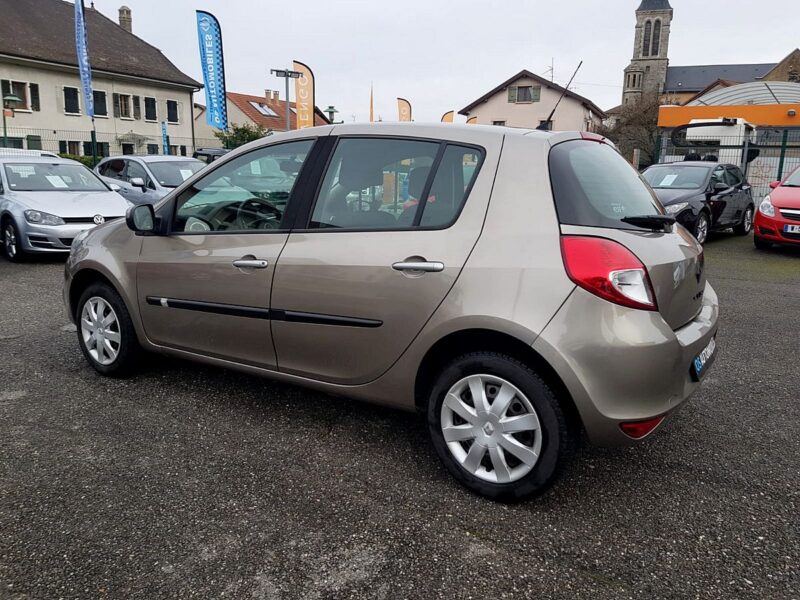 RENAULT  CLIO III 1.2i 75CV AUTHENTIQUE