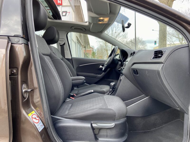 VOLKSWAGEN POLO V 2014