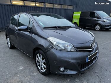 TOYOTA YARIS 2012