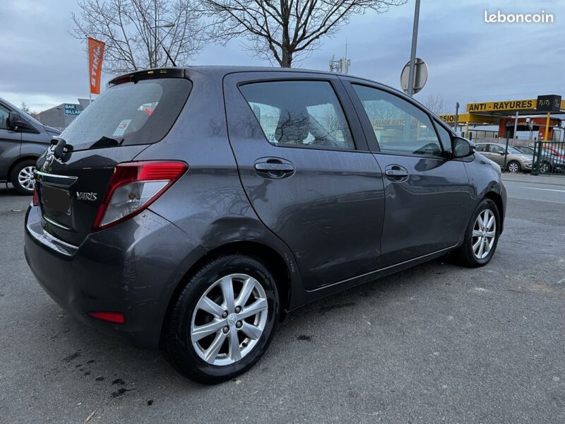TOYOTA YARIS 2012