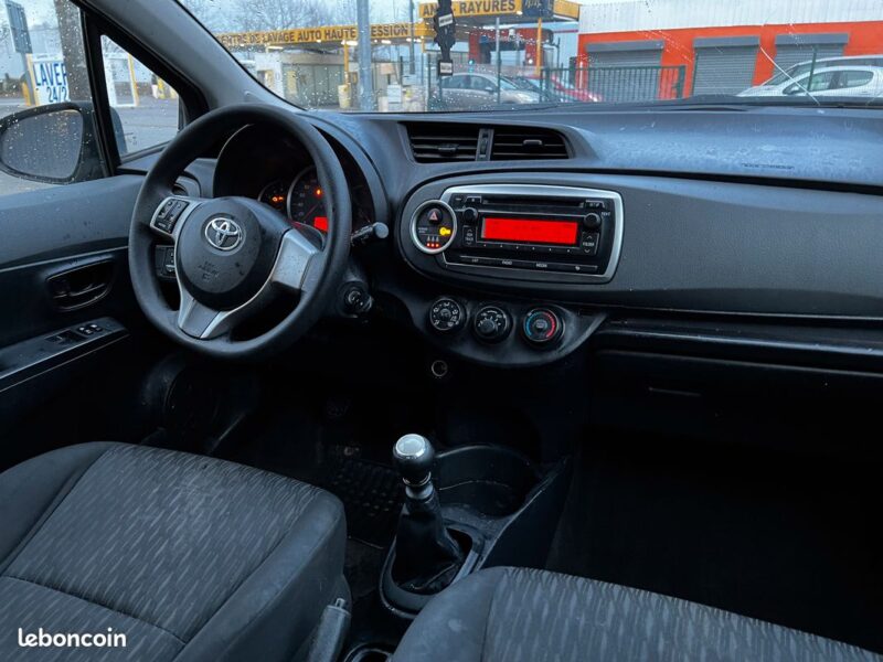 TOYOTA YARIS 2012