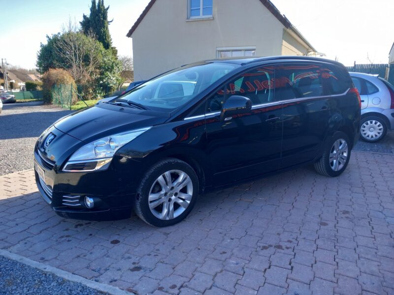 PEUGEOT 5008 2012