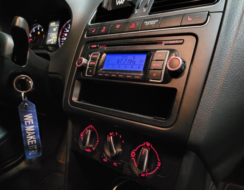 VOLKSWAGEN POLO V 5 6R 1.2 TSi 70cv CONFORTLINE TEAM BVM5 SIEGES CHAUFFANT / RADAR DE RECUL