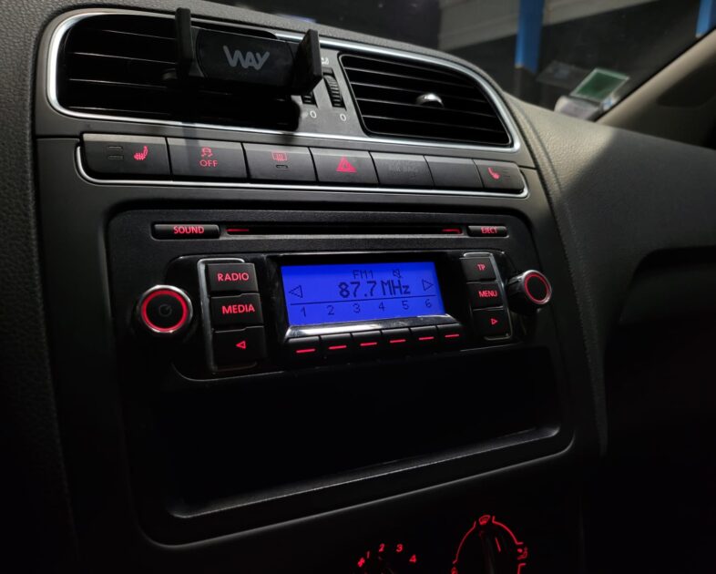 VOLKSWAGEN POLO V 5 6R 1.2 TSi 70cv CONFORTLINE TEAM BVM5 SIEGES CHAUFFANT / RADAR DE RECUL