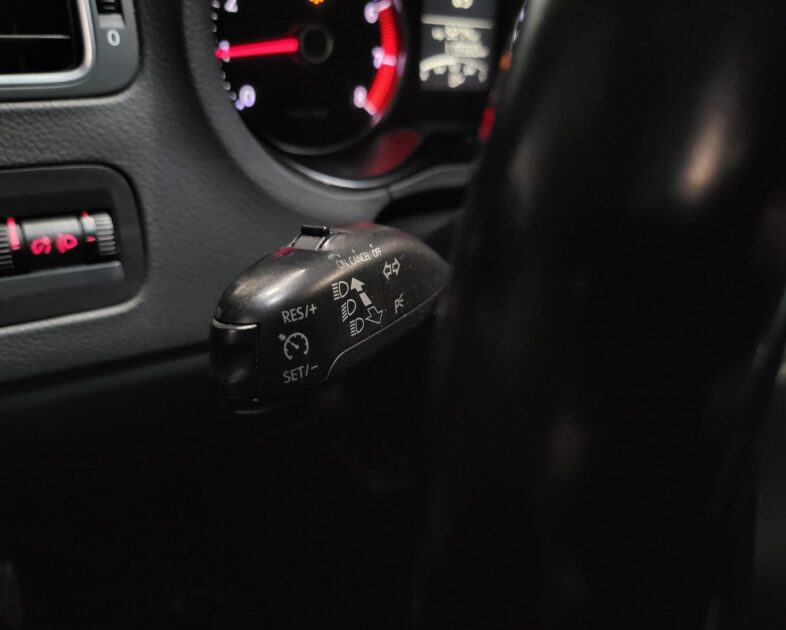 VOLKSWAGEN POLO V 5 6R 1.2 TSi 70cv CONFORTLINE TEAM BVM5 SIEGES CHAUFFANT / RADAR DE RECUL