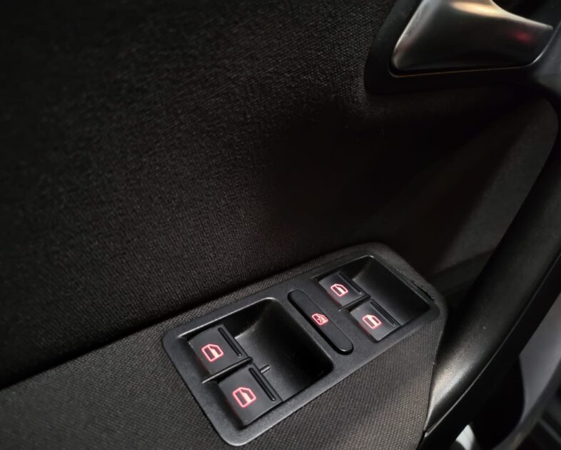 VOLKSWAGEN POLO V 5 6R 1.2 TSi 70cv CONFORTLINE TEAM BVM5 SIEGES CHAUFFANT / RADAR DE RECUL