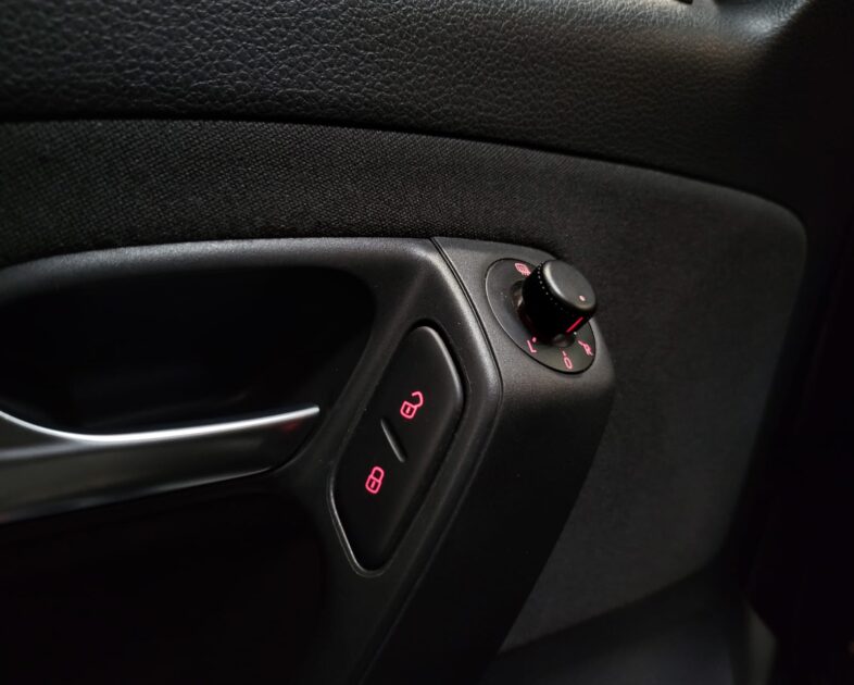 VOLKSWAGEN POLO V 5 6R 1.2 TSi 70cv CONFORTLINE TEAM BVM5 SIEGES CHAUFFANT / RADAR DE RECUL