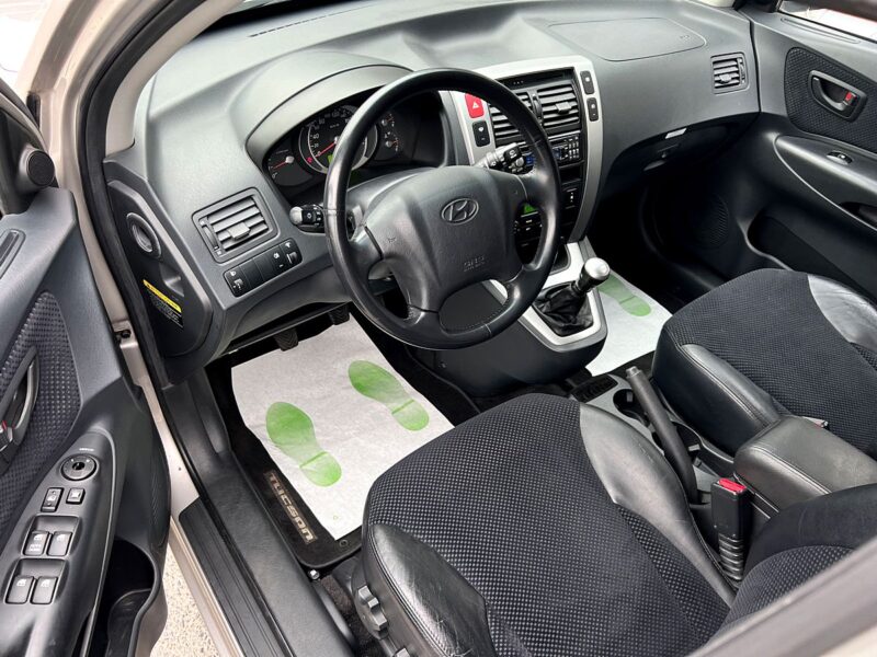 HYUNDAI TUCSON 2.0 CRDI 136 Cv TOIT OUVRANT REGULATEUR CLIM AUTO BVM6 / EXCELLENT ETAT - Garantie1an