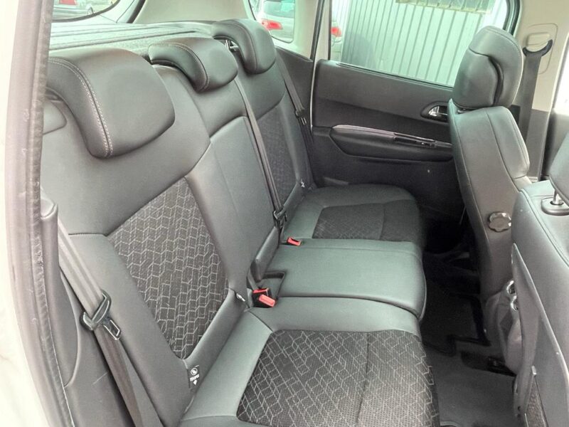 PEUGEOT 3008 SUV 2015