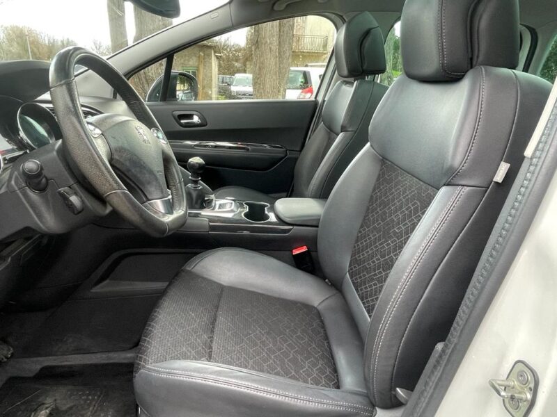 PEUGEOT 3008 SUV 2015