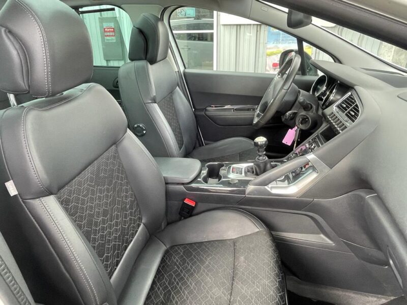 PEUGEOT 3008 SUV 2015