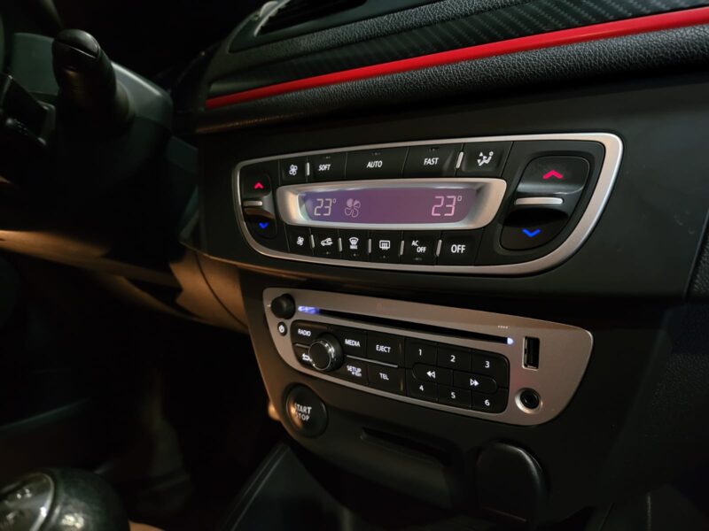 RENAULT MEGANE III GT 2.0 dCi 163cv 1ER MAIN HISTORIQUE COMPLET BLANC GLACIER