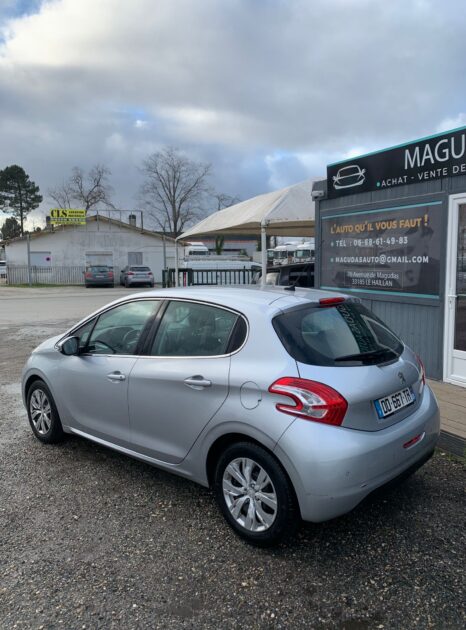 PEUGEOT 208 2014