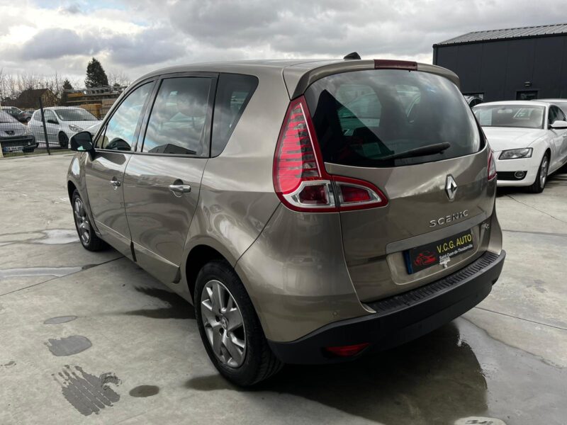 RENAULT SCÉNIC III DCi 110 15Th 