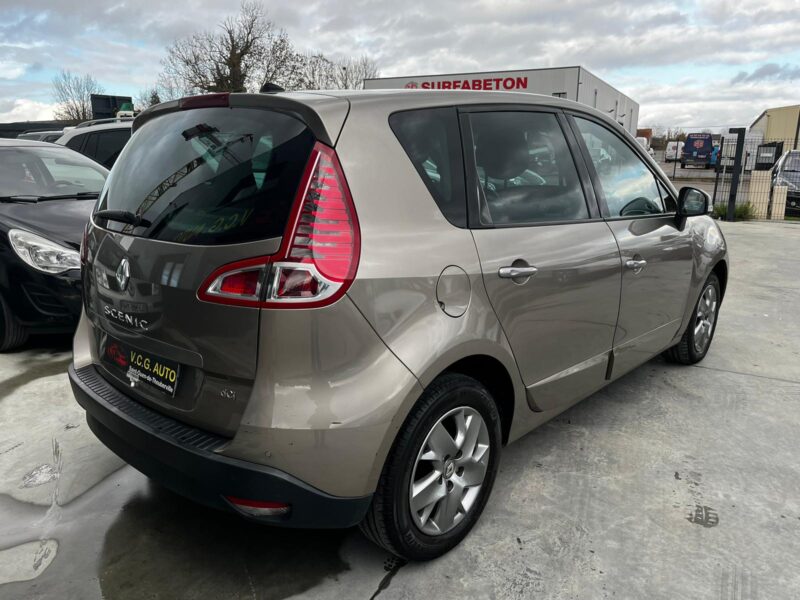 RENAULT SCÉNIC III DCi 110 15Th 