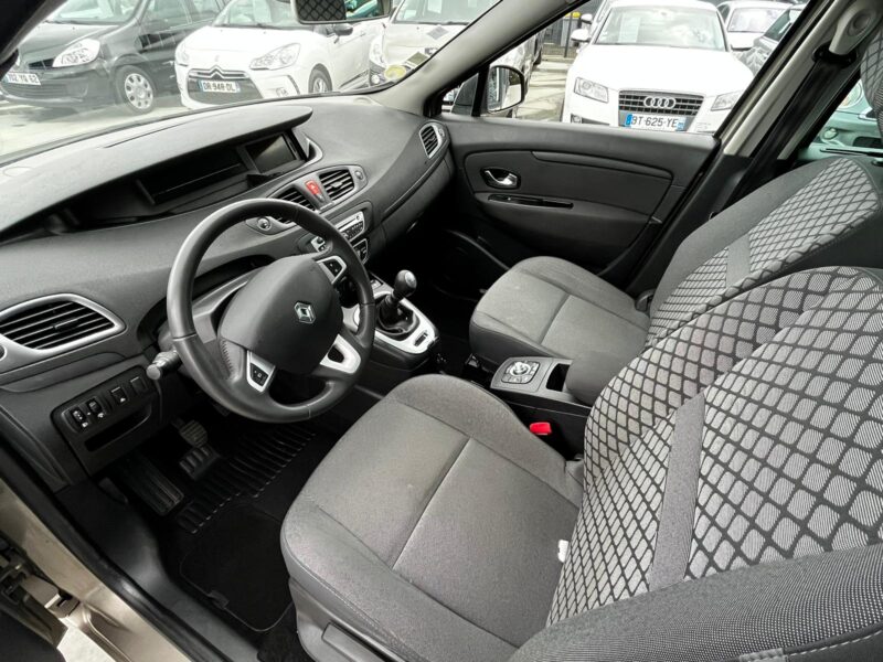 RENAULT SCÉNIC III DCi 110 15Th 