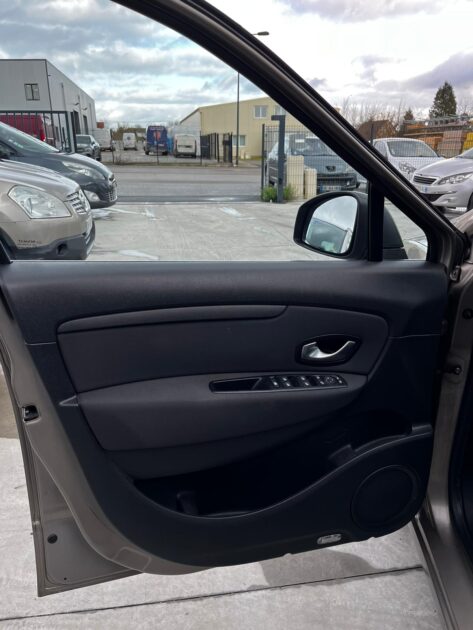 RENAULT SCÉNIC III DCi 110 15Th 