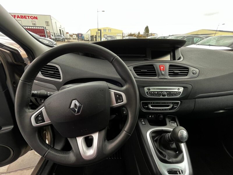 RENAULT SCÉNIC III DCi 110 15Th 