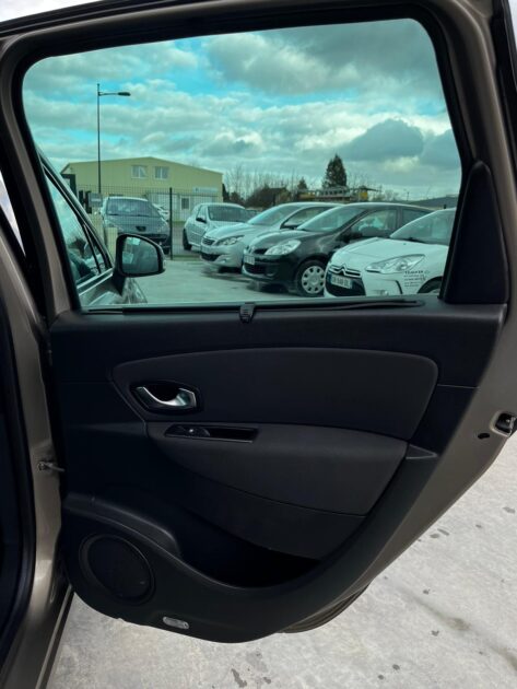 RENAULT SCÉNIC III DCi 110 15Th 