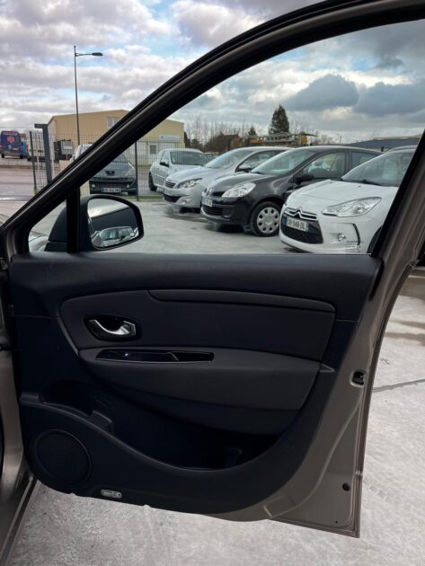 RENAULT SCÉNIC III DCi 110 15Th 